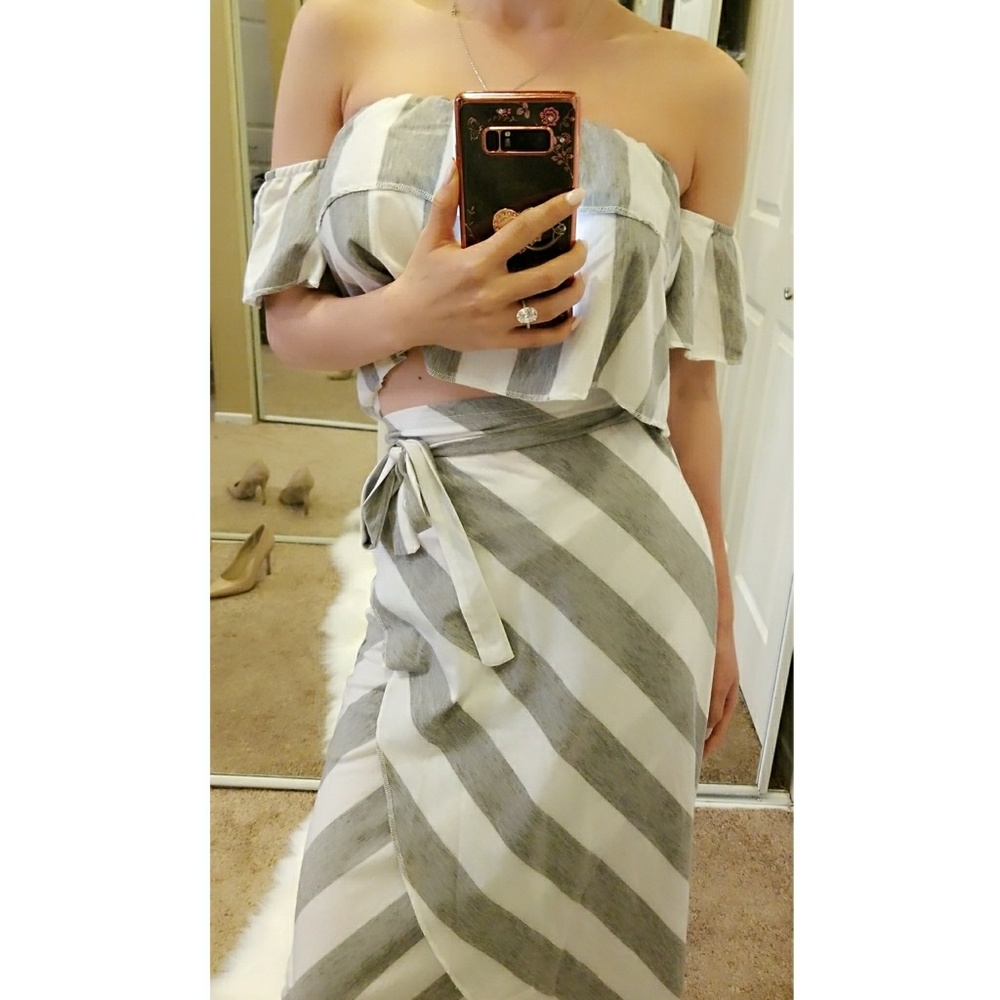 Last L! Two Piece Maxi Ruffle Strip Dress Set - Picture 5 of 5